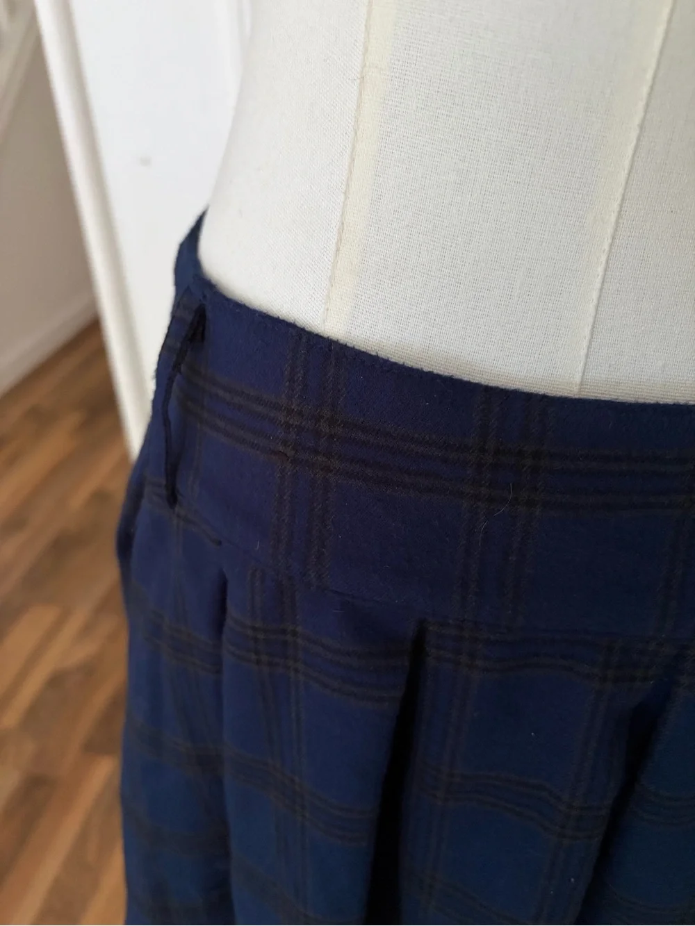 Dark Navy / Gray Plaid Wrap Mini Skirt, Soft, Large, EUC